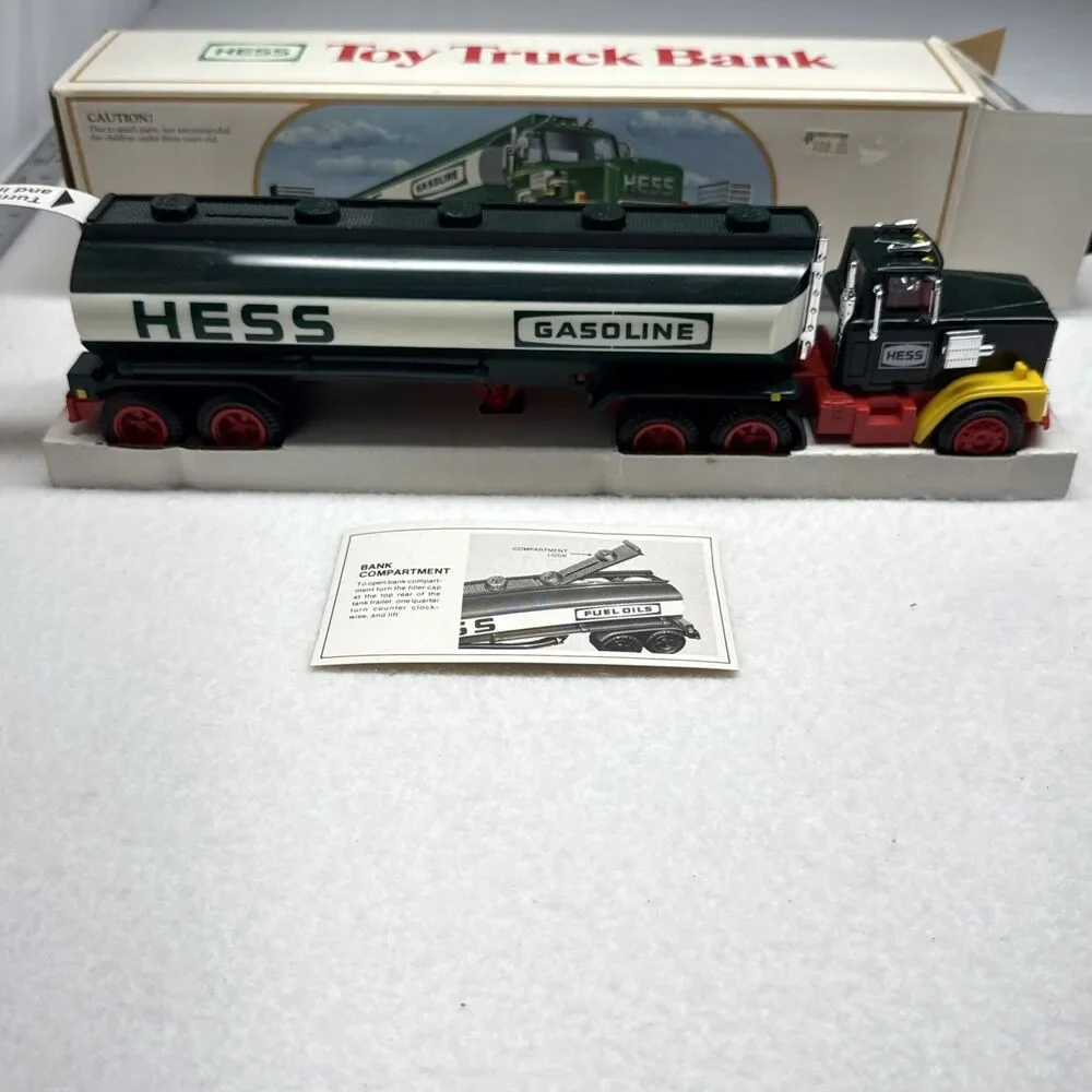 Hess 1984 Fuel Oil Gasoline Tanker Truck Bank Vintage Collectible w/ Box